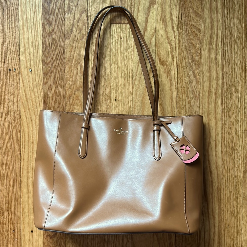 Last chance! 🍓 Kate Spade Schuyler tote 🍓